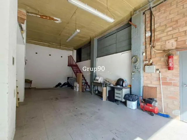 Local comercial a pie de calle de 240m2 en Zona Instituts — 24