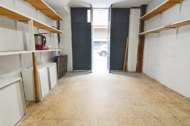 Urbis te ofrece un local en venta en zona Vidal, Salamanca. — 31