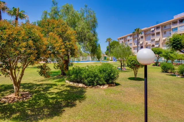 Apartamento moderno en planta baja con piscina — 30