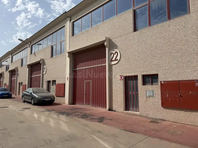 OPORTUNIDAD DE INVERSIÓN: NAVE INDUSTRIAL EN POLÍGONO EMPRES - foto 3