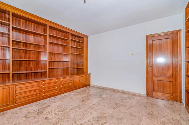 Chalet independiente en esquina en una zona muy buena de Huétor Vega — 13