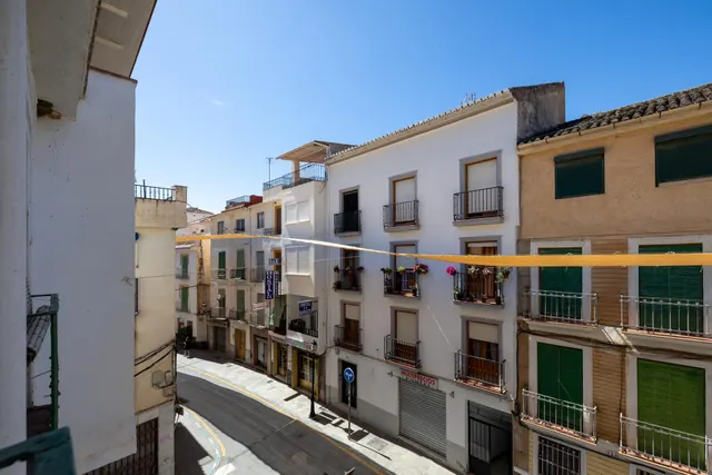 Casa para reformar en el centro de Lanjarón con gran potencial de inversión — 35