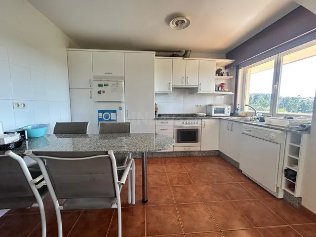 Chalet independiente con vistas al mar, gran parcela y excel - foto 4