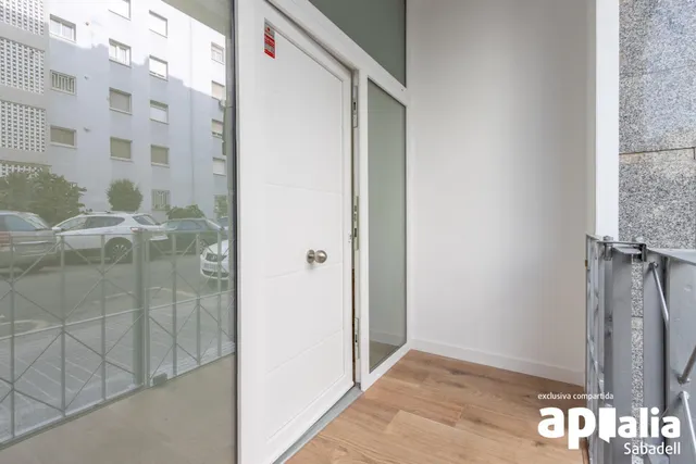Eix Macià: planta baja a estrenar con entrada privada y techos de 4m. — 21