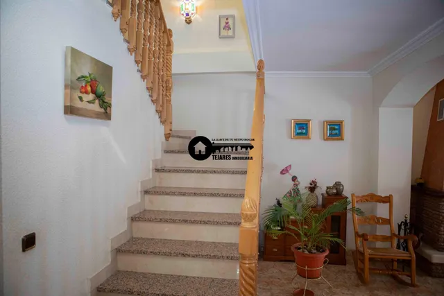 Se vende edificio completo de tres plantas  con garaje, patios privados y solárium — 31