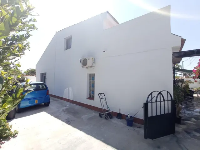 VENTA DE CHALET Y APARTAMENTO — 28