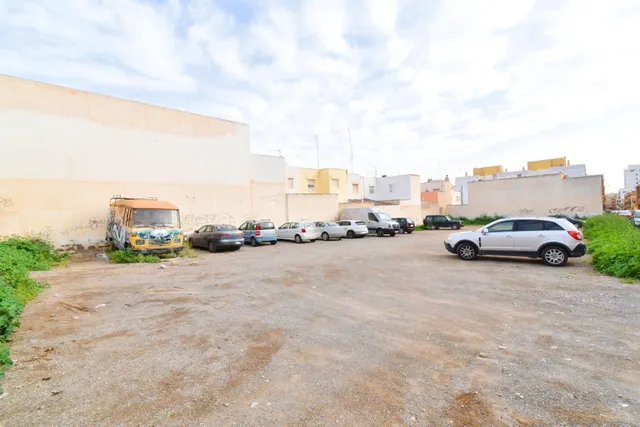 SE VENDE O ALQUILA SOLAR EN MUY BUENA ZONA DEL EJIDO - foto 3