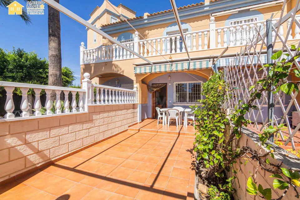 Bungalow en venta en urbanización Las Arenas 2, Arenales del Sol.