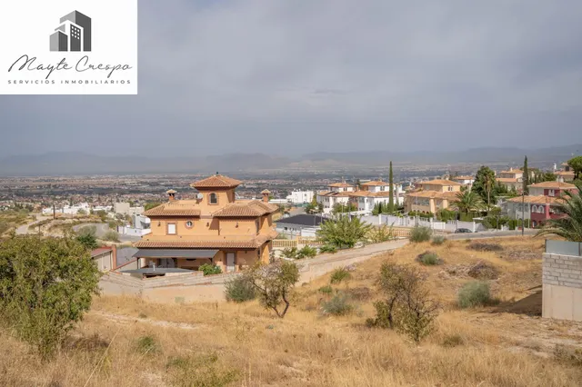 Terreno urbano de 750 m2 en Altos de La Zubia. Parcela 17, manzana M — 8
