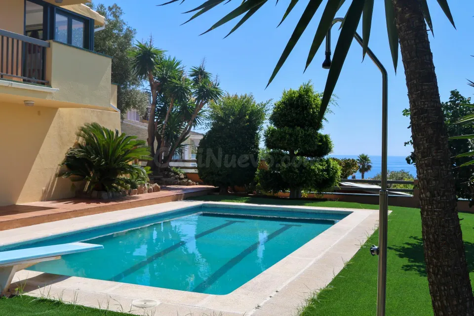 Espectacular vivienda con jardín, piscina y vistas panorámicas al mar en Teià