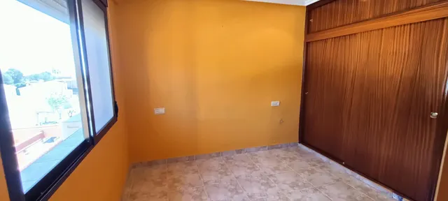 Gran chalet independiente de 3 plantas con dos viviendas y piscina — 36