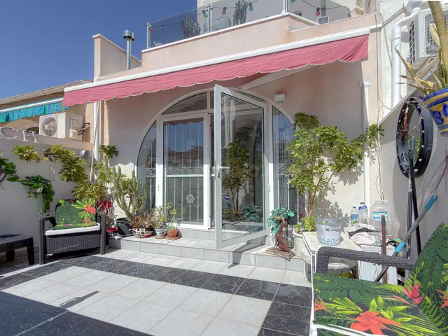 Exclusivo Adosado con excelente diseño y 2 amplias terrazas + solarium privado con vistas despejadas ( Sin gastos de comunidad ) — 3