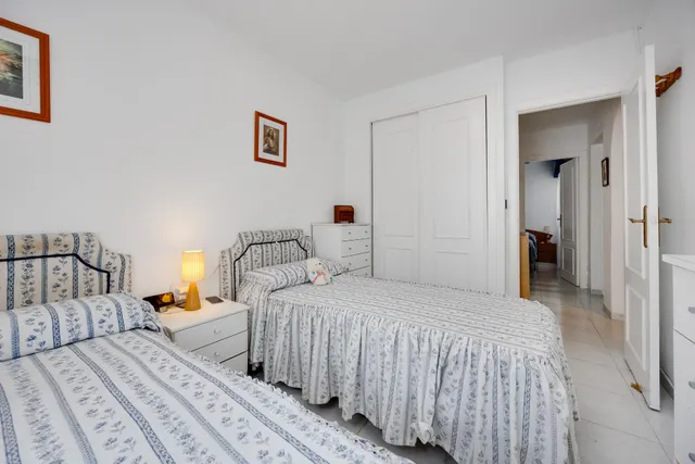 Bungalow planta baja con jardín y piscina junto c.comercial — 26