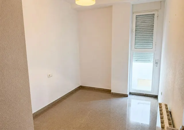 Piso de 3 habitaciones y 2 baños cerca del centro histórico de Valencia — 8