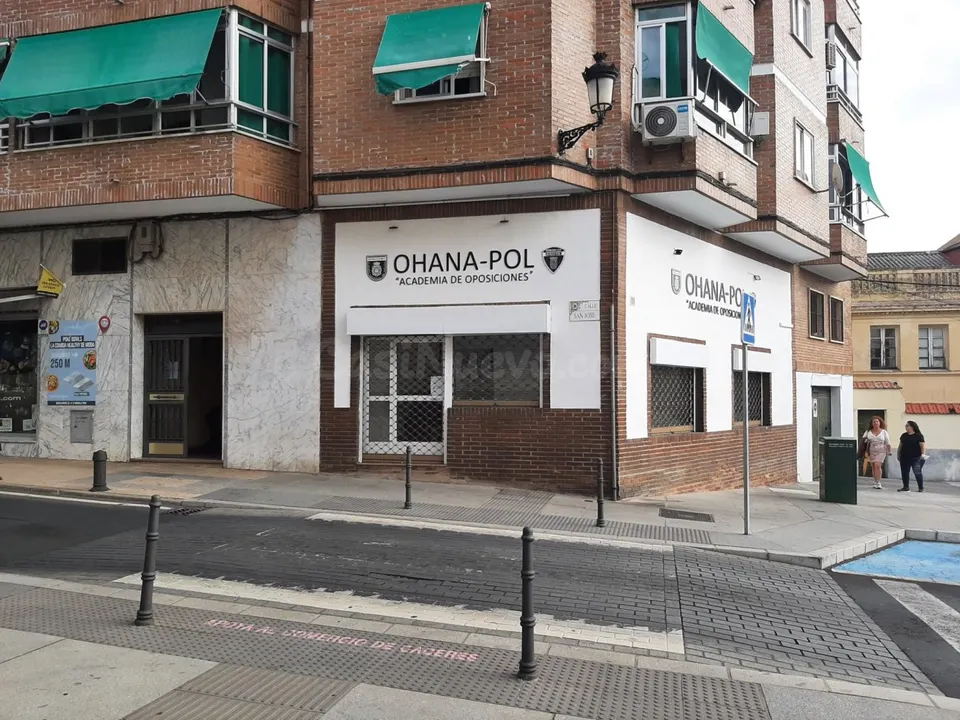 Estupendo local en Obispo Galarza