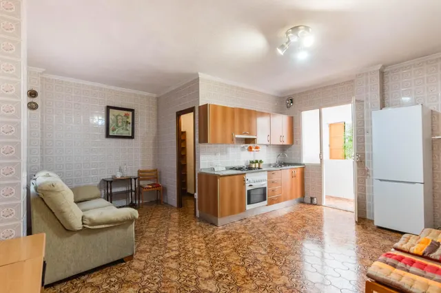 VIVIENDA CON GRAN PATIO PRIVADO FRENTE AL NUEVO HOTEL BARCELÓ 5★ — 9