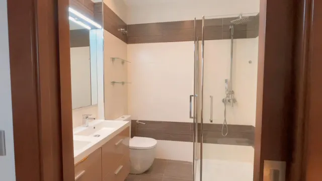 Villa independiente de dos plantas con solárium y piscina privada. — 16