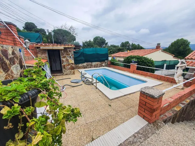 Casa independiente en venta con piscina y pozo propio en Mas d´En Gall, Esparreguera — 3