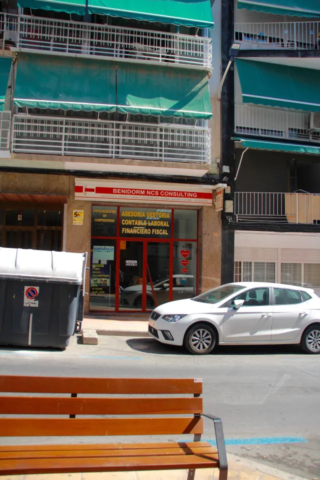 Dos locales comerciales en el centro de Benidorm — 40