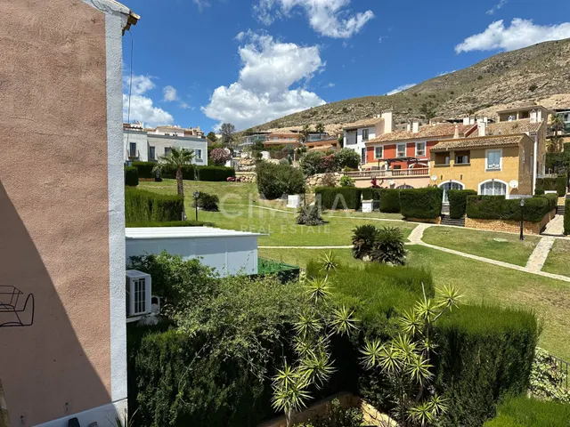 Encantadora casa adosada en Finestrat con vistas al mar y la - foto 3