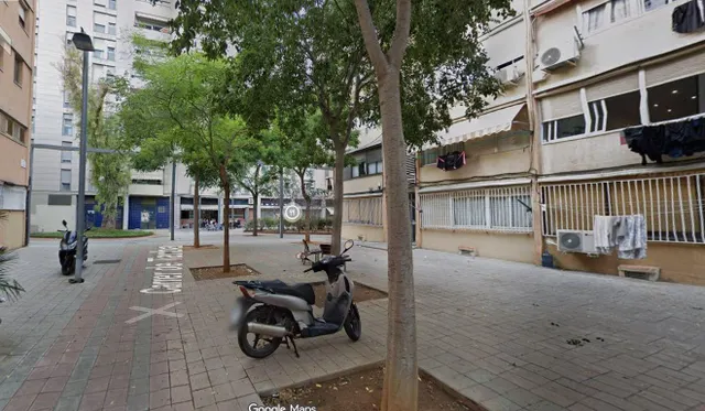 MARAVILLOSO PISO en Calle Tarba 10 de Barcelona (Barcelona). — 3