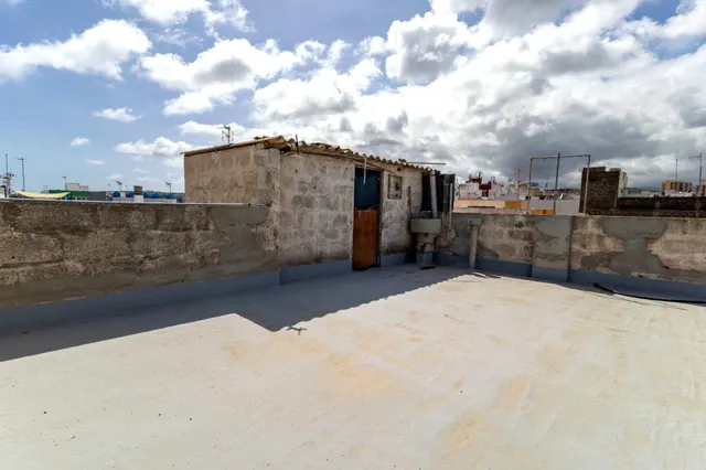 Edificio con balcones y terrazas en venta en Schamann — 46