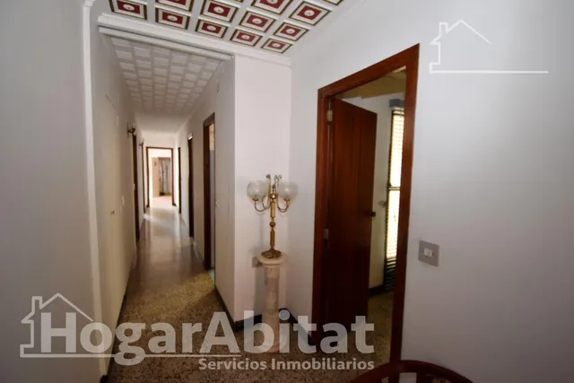 MAGNÍFICA CASA CON DOS VIVIENDAS INDEPENDIENTES Y TERRAZA, CERCA DEL CENTRO — 50
