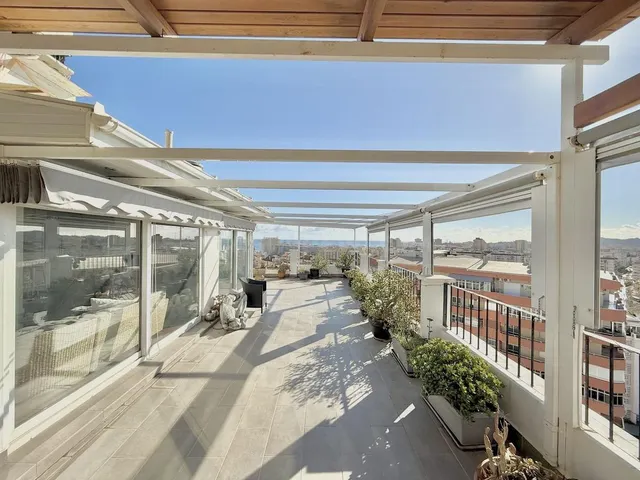 Ático con amplia terraza de 154 m2 y vistas panorámicas en los boliches, Fuengirola — 4