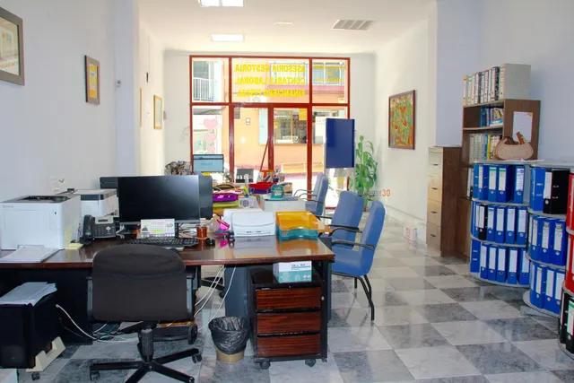 Dos locales comerciales en el centro de Benidorm — 23