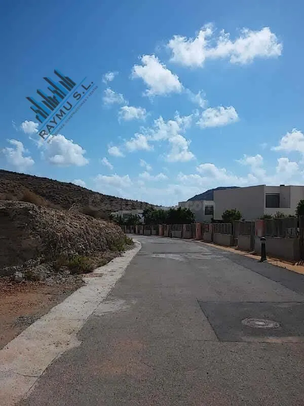6 Unifamiliares en construcción · Obra parada al 4% · Parcel - foto 2