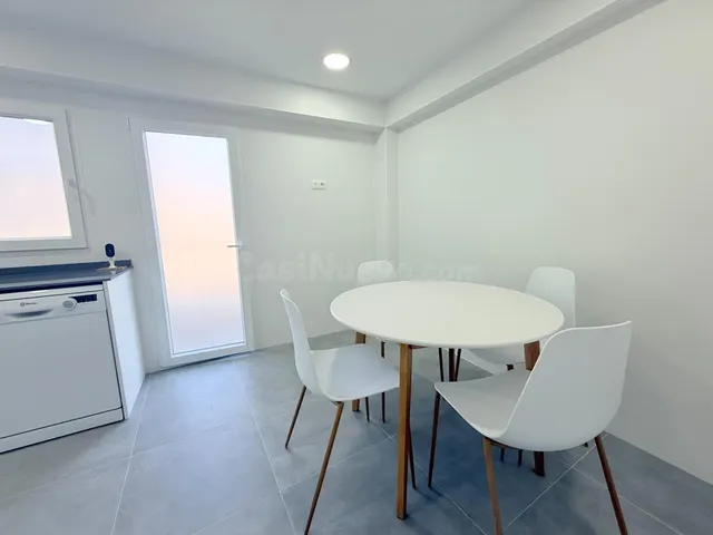 TOTALMENTE REFORMADO A ESTRENARE, PISO EN BUENA ZONA, EXTERI - foto 3