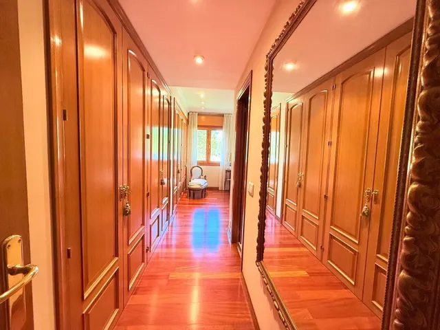Venta Pleno Dominio Amplio piso luminoso de 216 m2 en urbanización con piscina y vigilancia 24h · Aravaca — 8