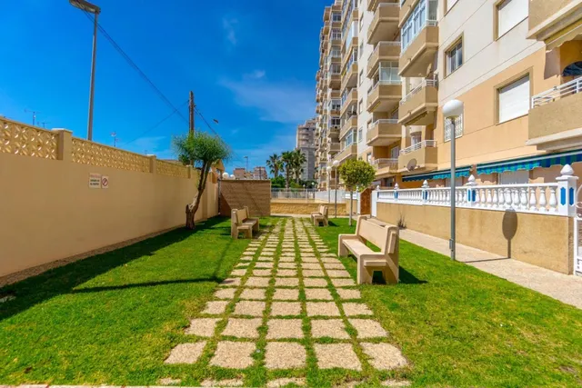 Apartamento totalmente reformado en urbanización con 2 piscinas, Aguas Nuevas, Torrevieja — 33