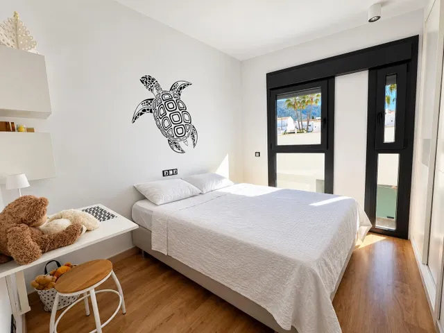 Preciosa casa de esquina con 3 dormitorios, amplia parcela privada y vistas panorámicas en Albir — 35