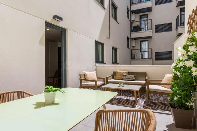 Venta de piso con tres dormitorios en Las Lagunas de Mijas,  - foto 2