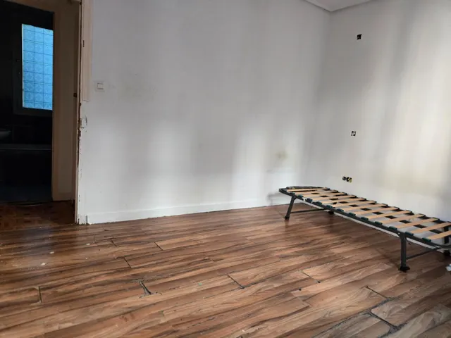 Buen piso en la calle Cortes — 11