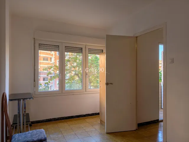 Piso económico con balcón en Plaza del Treball (Lleida) — 19