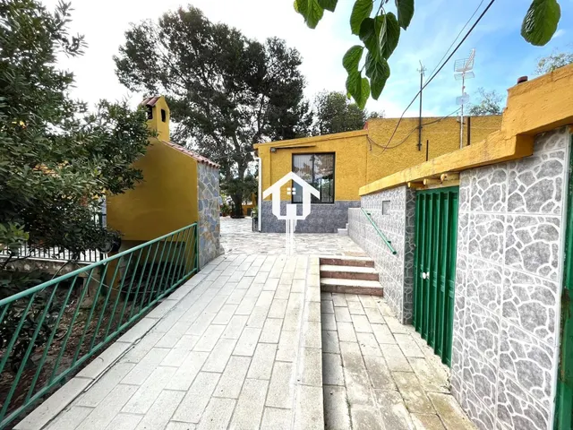 Casa adosada independiente en venta en el Rebolledo, elche. 3000m2 de parcela y 120 m2 de vivienda — 37