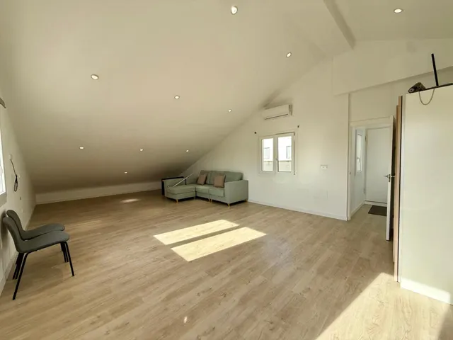 Exclusivo chalet adosado con piscina privada, amplios espacios y excelentes calidades — 28