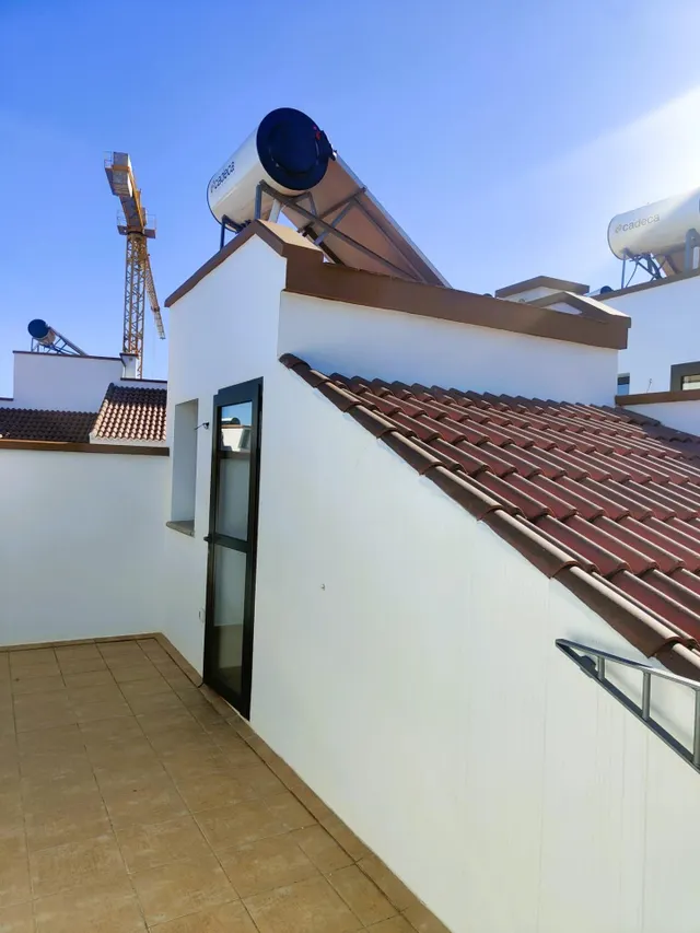 MAGNIFICOS ADOSADOS DE EN LOS REALEJOS — 8