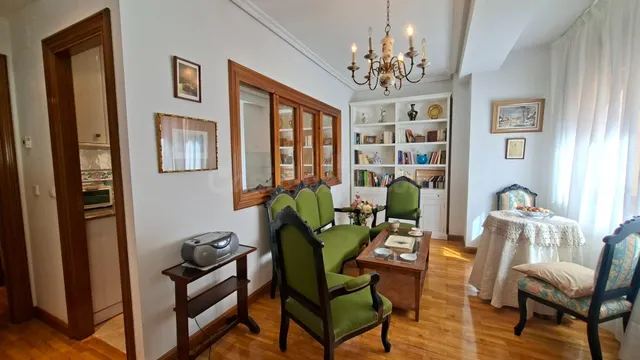 Apartamento en Calle Santa María: luz de mañana, centro y má - foto 4
