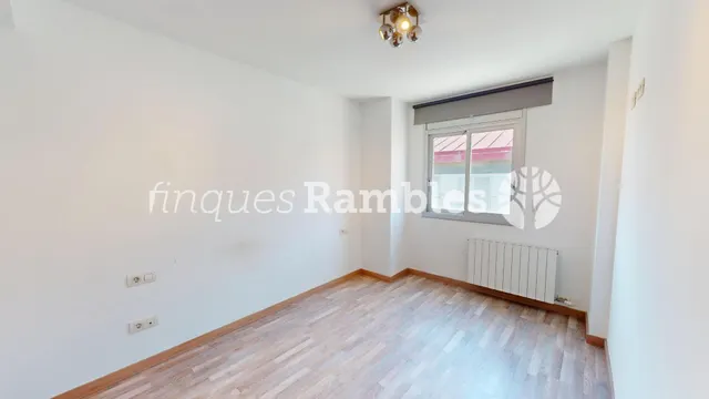 PISO PRÁCTICAMENTE NUEVO, EN LA TRANQUILA ZONA DEL BARRI SANT PERE — 11