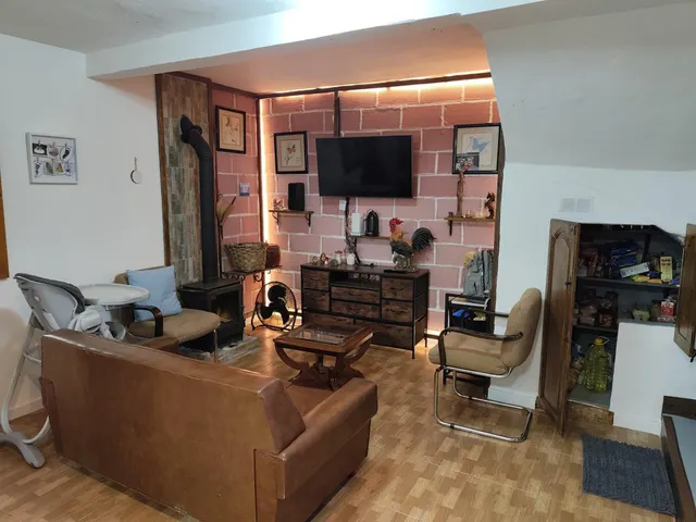 Casa reformada con terraza, finca de 750 m2 y cuadra, con vistas al Aramo — Morcín — 28