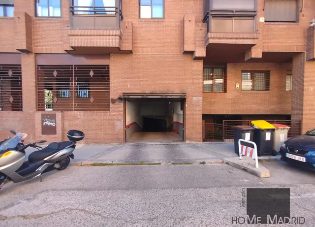 ESTUDIO HOME MADRID OFRECE plaza de garaje en Arroyo del Fresno, en la calle Mirador de la Reina. — 10
