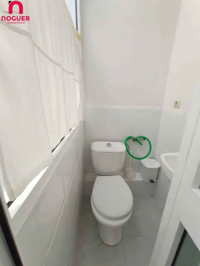 SE ALQUILA habitación  EN PISO COMPARTIDO JUNTO A LA AVENIDA REPUBLICA ARGENTINA — 5