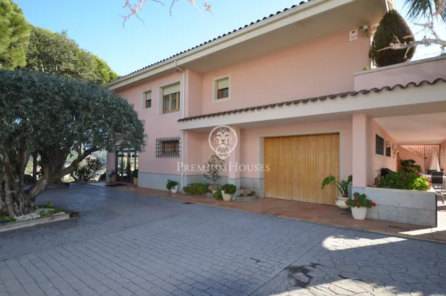 Casa con piscina en venta con vistas espectaculares en Alella — 7