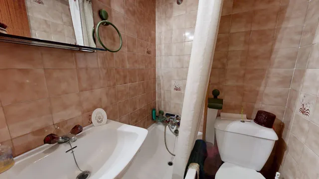 Amplia Vivienda en Avenida César Augusto con Garaje — 31