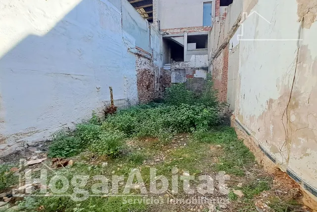 ¡OPORTUNIDAD INCREÍBLE! TERRENO URBANO AMPLIO Y CON COCHERA — 49