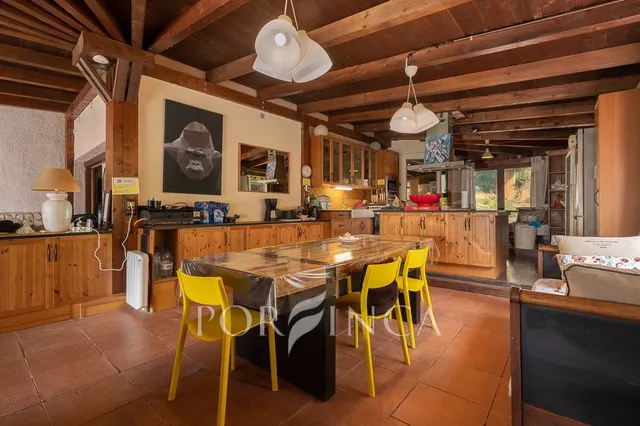 Villa con carácter de 5 dormitorios cerca de Palamós en un entorno verde. Piscina. — 11