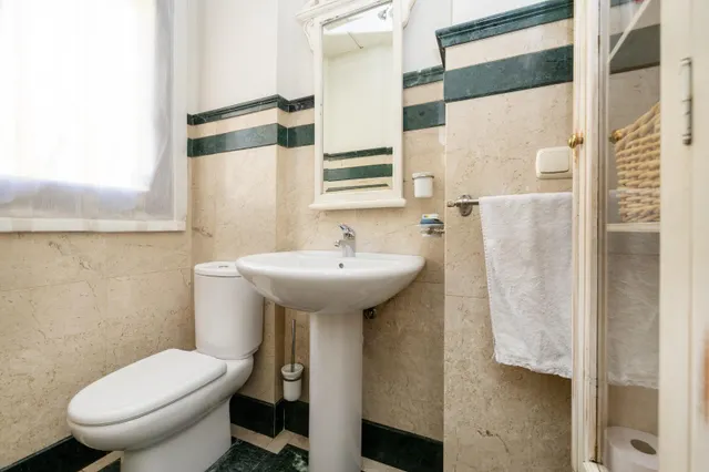 ESPECTACULAR CASA ADOSADA CON PISCINA INDEPENDIENTE — 10